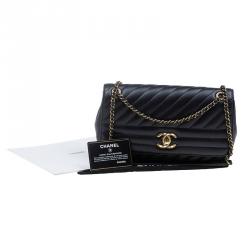 Pre Owned حقيبة شانيل كلاسيك بقلاب جلد مبطن بخطوط مائلة سوداء متوسطة