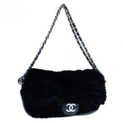 مملوكة مسبقًا حقيبة سهرة كلتش شانيل تايمليس فراء سوداء