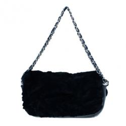 مملوكة مسبقًا حقيبة سهرة كلتش شانيل تايمليس فراء سوداء