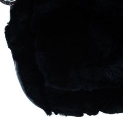 مملوكة مسبقًا حقيبة سهرة كلتش شانيل تايمليس فراء سوداء