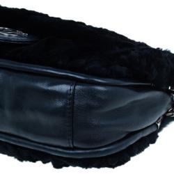 مملوكة مسبقًا حقيبة سهرة كلتش شانيل تايمليس فراء سوداء