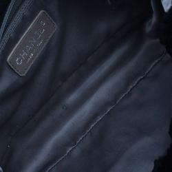 مملوكة مسبقًا حقيبة سهرة كلتش شانيل تايمليس فراء سوداء