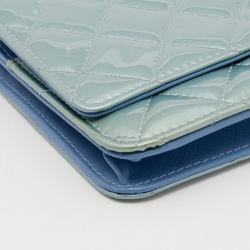 مملوكة مسبقًا محفظة بسلسلة شانيل كلاسيك جلد مبطن أزرق