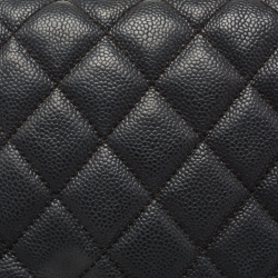 مملوكة مسبقًا حقيبة شانيل إيزي جلد كافيار مبطن أسود بقلاب كبيرة