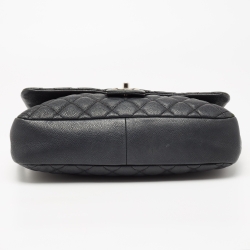 مملوكة مسبقًا حقيبة شانيل إيزي جلد كافيار مبطن أسود بقلاب كبيرة