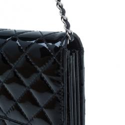 Pre Owned حقيبة شانيل كلتش صغيرة جلد لامع أسود للمساء 