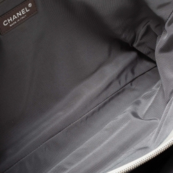 مملوكة مسبقًا حقيبة يد شانيل تايمليس جلد كافيار بيضاء مبطنة شعار سي سي 