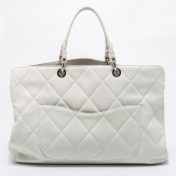 مملوكة مسبقًا حقيبة يد شانيل تايمليس جلد كافيار بيضاء مبطنة شعار سي سي 