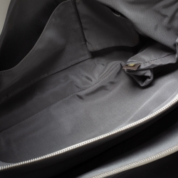 مملوكة مسبقًا حقيبة يد شانيل تايمليس جلد كافيار بيضاء مبطنة شعار سي سي 