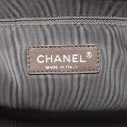 مملوكة مسبقًا حقيبة يد شانيل تايمليس جلد كافيار بيضاء مبطنة شعار سي سي 