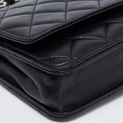 Pre Owned Chanel Black Quilted Leather Classic Wallet On Chain