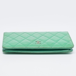 Pre Owned Chanel Green Patent Leather Interlocking CC Continental Wallet