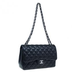 مملوكة مسبقًا حقيبة شانيل مبطن جامبو كلاسيك جلد خروف أسود