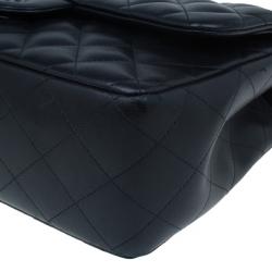 مملوكة مسبقًا حقيبة شانيل مبطن جامبو كلاسيك جلد خروف أسود