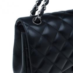 مملوكة مسبقًا حقيبة شانيل مبطن جامبو كلاسيك جلد خروف أسود