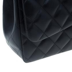 مملوكة مسبقًا حقيبة شانيل مبطن جامبو كلاسيك جلد خروف أسود