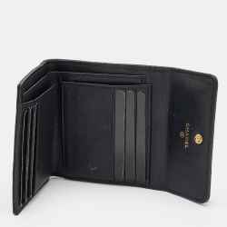 Pre Owned Chanel Black Quilted Leather Pearl CC Bifold Wallet