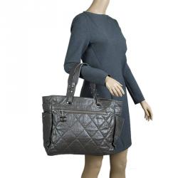 Pre Owned حقيبة يد شانيل بيريتز باريس كبيرة جلد لامعة مبطنة رصاصية