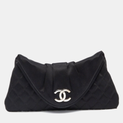 Pre Owned حقيبة كلتش شانيل هاف مون ساتان مبطن أسود مزينة شعار الماركة سي سي 