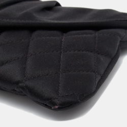 Pre Owned حقيبة كلتش شانيل هاف مون ساتان مبطن أسود مزينة شعار الماركة سي سي 