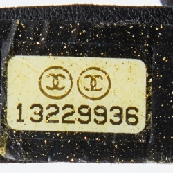 Pre Owned حقيبة كلتش شانيل هاف مون ساتان مبطن أسود مزينة شعار الماركة سي سي 