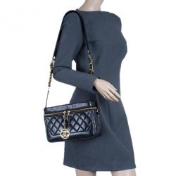 مملوكة مسبقًا Chanel Black Lambskin Leather Vintage Crossbody