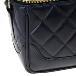 مملوكة مسبقًا Chanel Black Lambskin Leather Vintage Crossbody