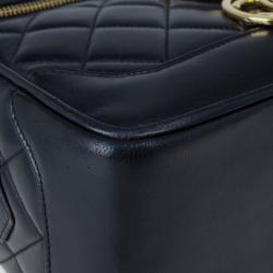 مملوكة مسبقًا Chanel Black Lambskin Leather Vintage Crossbody