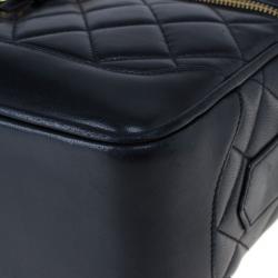 مملوكة مسبقًا Chanel Black Lambskin Leather Vintage Crossbody
