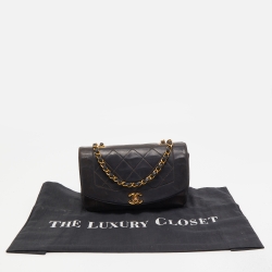 Pre Owned Chanel Black Quilted Leather Diana Flap Bag