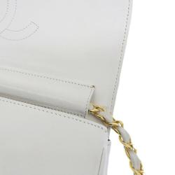 Pre Owned Chanel Vintage White Horizontal Quilted Leather Medium Crescent Flap Bag 