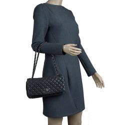 مملوكة مسبقًا حقيبة شانيل قلاب نيو بابل متوسطة جلد إريدسنت مبطنة سوداء