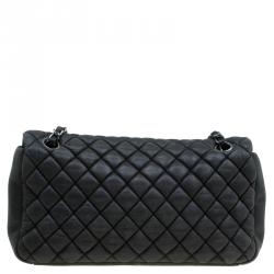 مملوكة مسبقًا حقيبة شانيل قلاب نيو بابل متوسطة جلد إريدسنت مبطنة سوداء