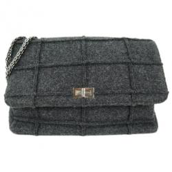مملوكة مسبقًا Chanel Grey Wool Chocolate Bar Reissue 2.55 Shoulder Bag