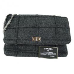 مملوكة مسبقًا Chanel Grey Wool Chocolate Bar Reissue 2.55 Shoulder Bag