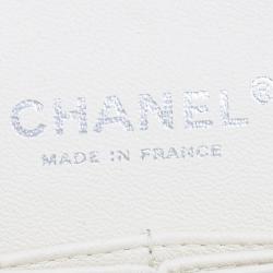 مملوكة مسبقًا حقيبة شانيل قلاب مزدوج كلاسيك متوسطة جلد مبطنة كريمية