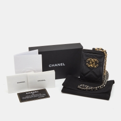 مملوكة مسبقًا Chanel Black Quilted Leather CC Card Holder Chain