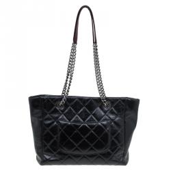 مملوكة مسبقًا Chanel Black Glazed Leather Petite Shopper Tote