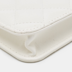 Pre Owned Chanel White Quilted Leather CC Pearl Phone Case Crossbody Bag