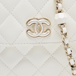 Pre Owned Chanel White Quilted Leather CC Pearl Phone Case Crossbody Bag