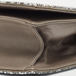 مملوكة مسبقًا Chanel Grey/Silver Leather Strass Around The World Clutch