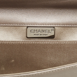 مملوكة مسبقًا Chanel Grey/Silver Leather Strass Around The World Clutch
