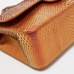 مملوكة مسبقًا حقيبة شانيل جامبو كلاسيك جلد ثعبان أزرق بقلاب مزدوج