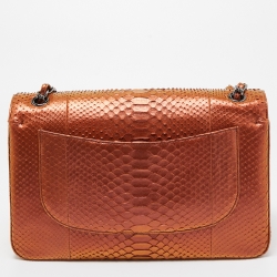 مملوكة مسبقًا حقيبة شانيل جامبو كلاسيك جلد ثعبان أزرق بقلاب مزدوج