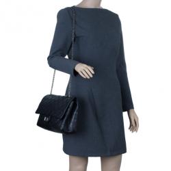 مملوكة مسبقًا حقيبة شانيل جلد بقر مبطنة أسود روسيه 2.55 كبيرة قلاب