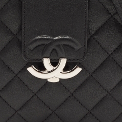 Pre Owned Chanel Black Quilted Leather Mini CC Box Camera Bag