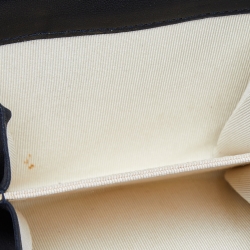 Pre Owned محفظة شانيل سي سي جلد كافيار مبطن أسود/أبيض ثلاثية الطي