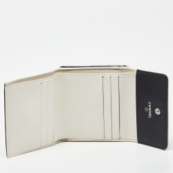 Pre Owned محفظة شانيل سي سي جلد كافيار مبطن أسود/أبيض ثل اثية الطي