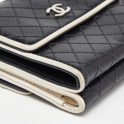 Pre Owned محفظة شانيل سي سي جلد كافيار مبطن أسود/أبيض ثلاثية الطي