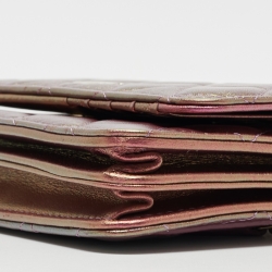 مملوكة مسبقًا Chanel Iridescent Pink Quilted Leather CC Wallet On Chain